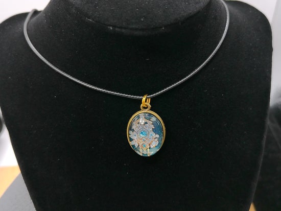 Oval Pendant Necklace with Blue and White Floral – product view 2 by LV Homemade