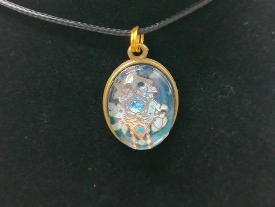 Oval Pendant Necklace with Blue and White Floral – product view 3 by LV Homemade