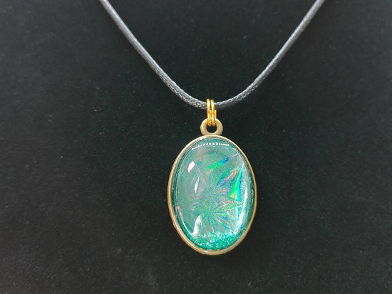 Oval Pendant with Green Iridescent Stone – product view 2 by LV Homemade