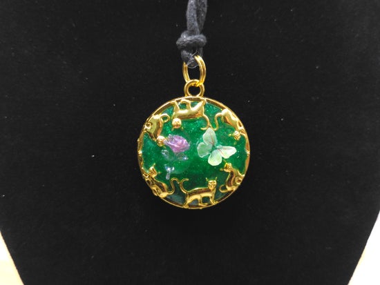 Feline Fleur & Flora Pendant – product view 3 by LV Homemade
